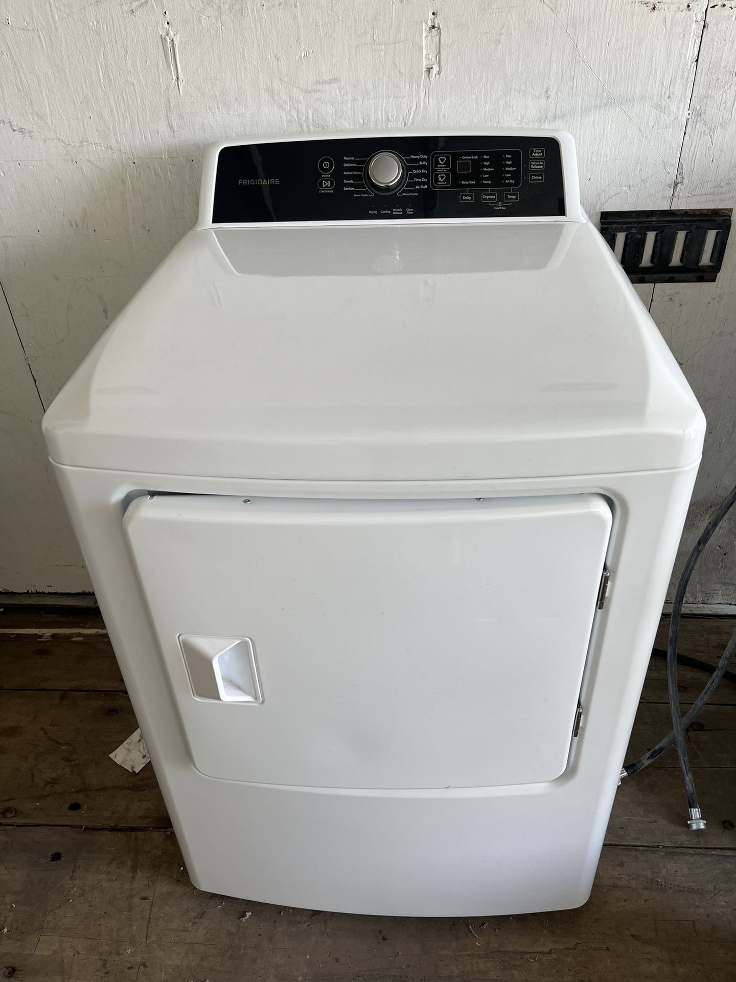 Frigidaire FFRE4120SW 6.7 cu. ft. Large Capacity Free Standing Electric Dryer, 10 dry cycles, Quick Dry, Active Wear, Sanitize, Eco Dry, Anti-Wrinkle,