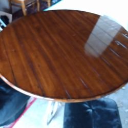 Round Table 6 Chairs
