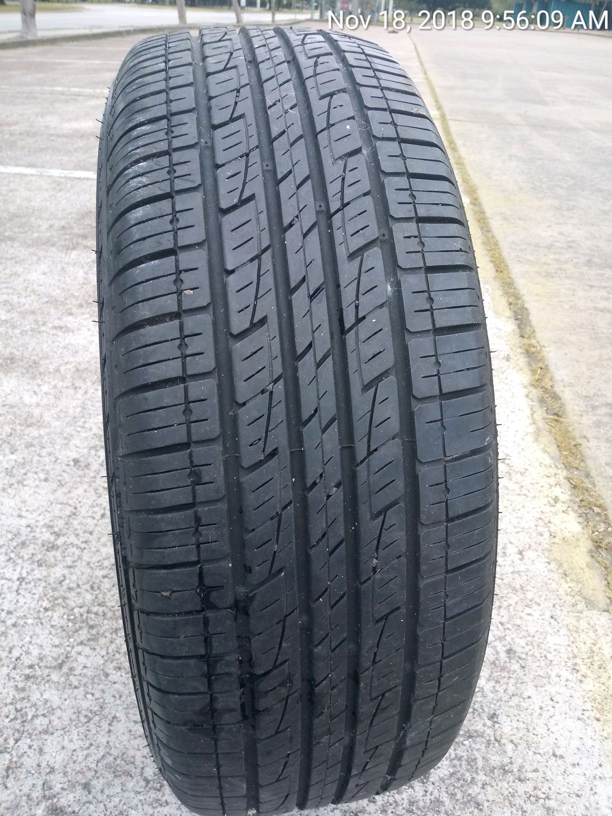One like new tire 225/60/r17