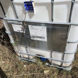 250 Gallon Water Container 