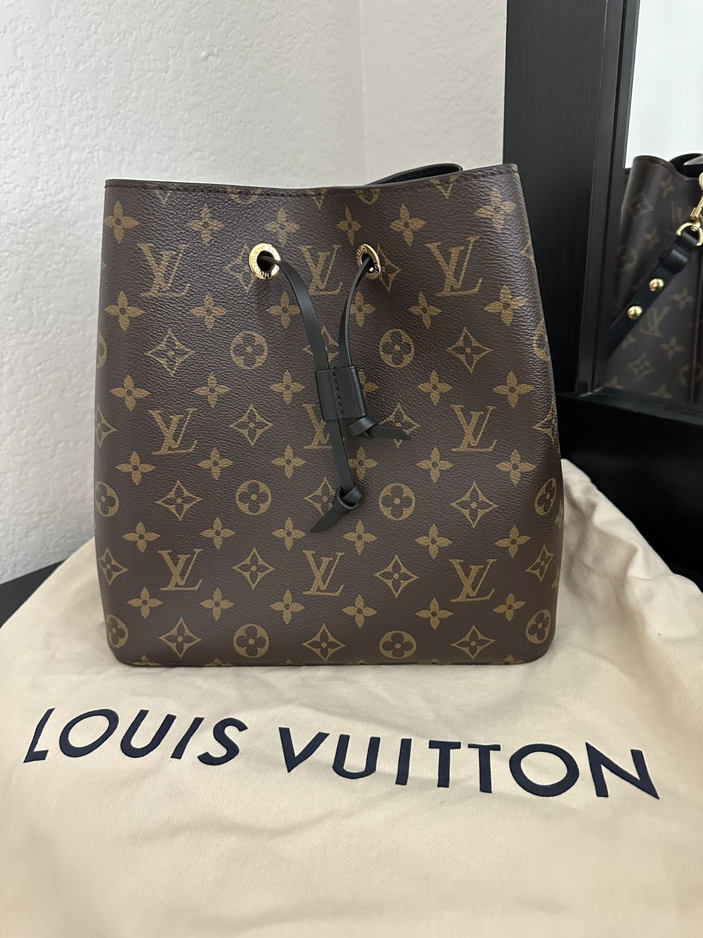 Louis Vuitton Neonoe Medium Bag