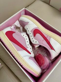 Travis Scott Jordan 1 low tropical pink size 8.5