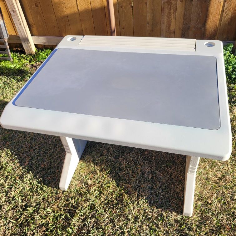 Small Computer Desk (Vintage)/Escritorio Pequeño para Computadora (Antigüo)