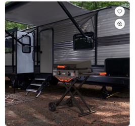 Blackstone Adventure Ready Plancha para Exteriores, Parrilla de Superficie Plana de Propano de 2 Quemadores de 22" con Patas Flexfold®, Gris