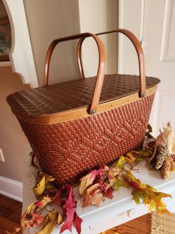 Charming Vintage Picnic Basket