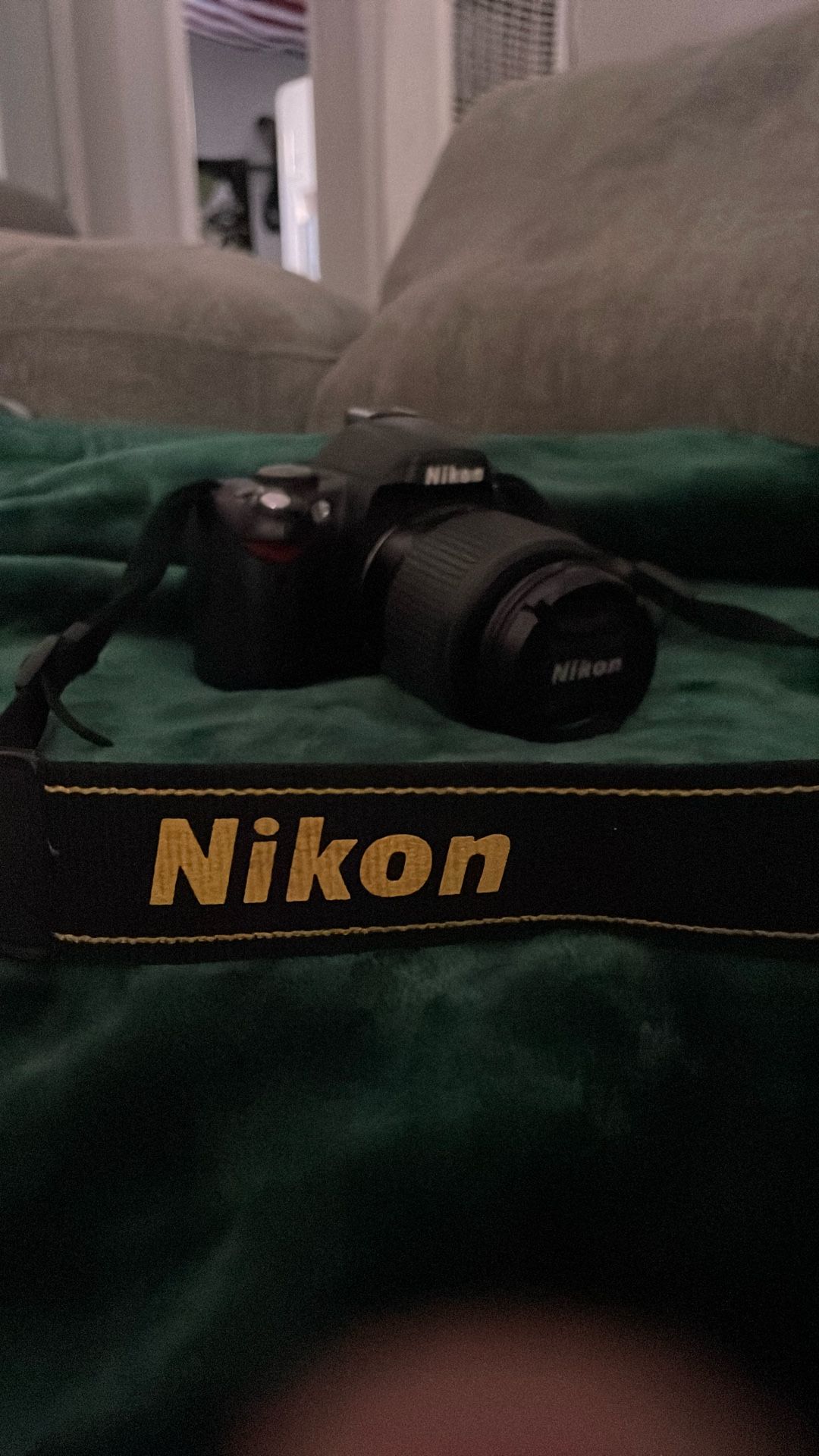 NIKON D-40 CAMERA 