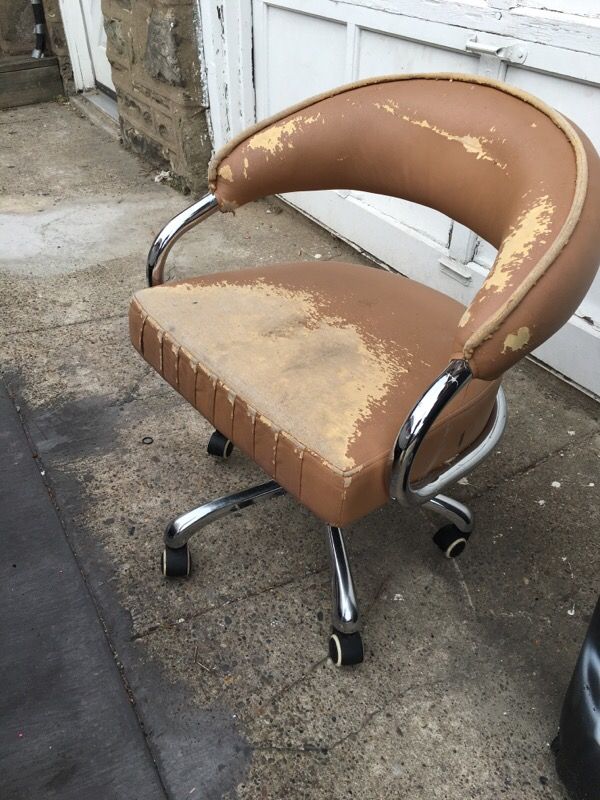 Salon chair