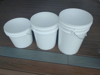 Food grade 5 gallon buckets with lids