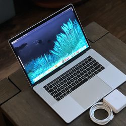 2016 MacBook Pro 15” - 2.6GHz i7 - 16GB - TouchBar 
