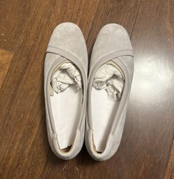 Un Darcey Ease light grey suede loafers