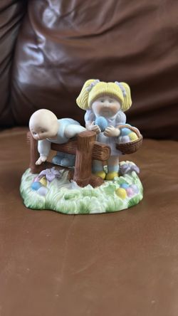 1985 Cabbage Patch Kids Finding Easter Treats 