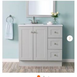 Glacier Bay
Bannister 37 in. Single Sink Pearl Gray Bath Vanity with Granite-Look Colorpoint White Cultured Marble Top (Assembled)