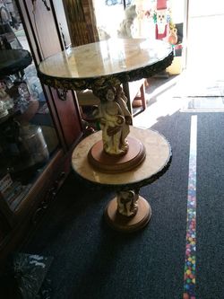 Coffee table & 2end tables...