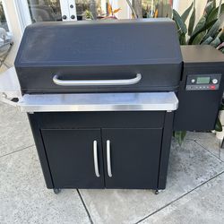 Traeger Silverton 810 BBQ & Smoker