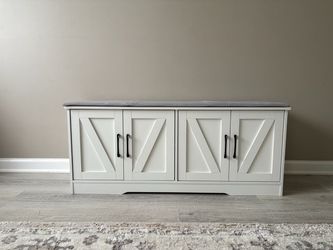 *New* assembled shoe storage bench