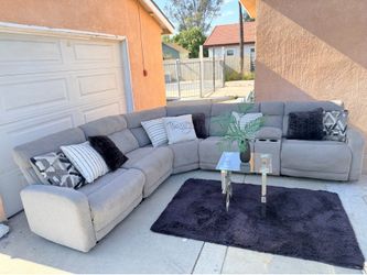 Sectional recliner couch 🛋️