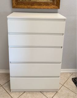 5 drawer dresser🔺H 44” W 28”D 16”🔺