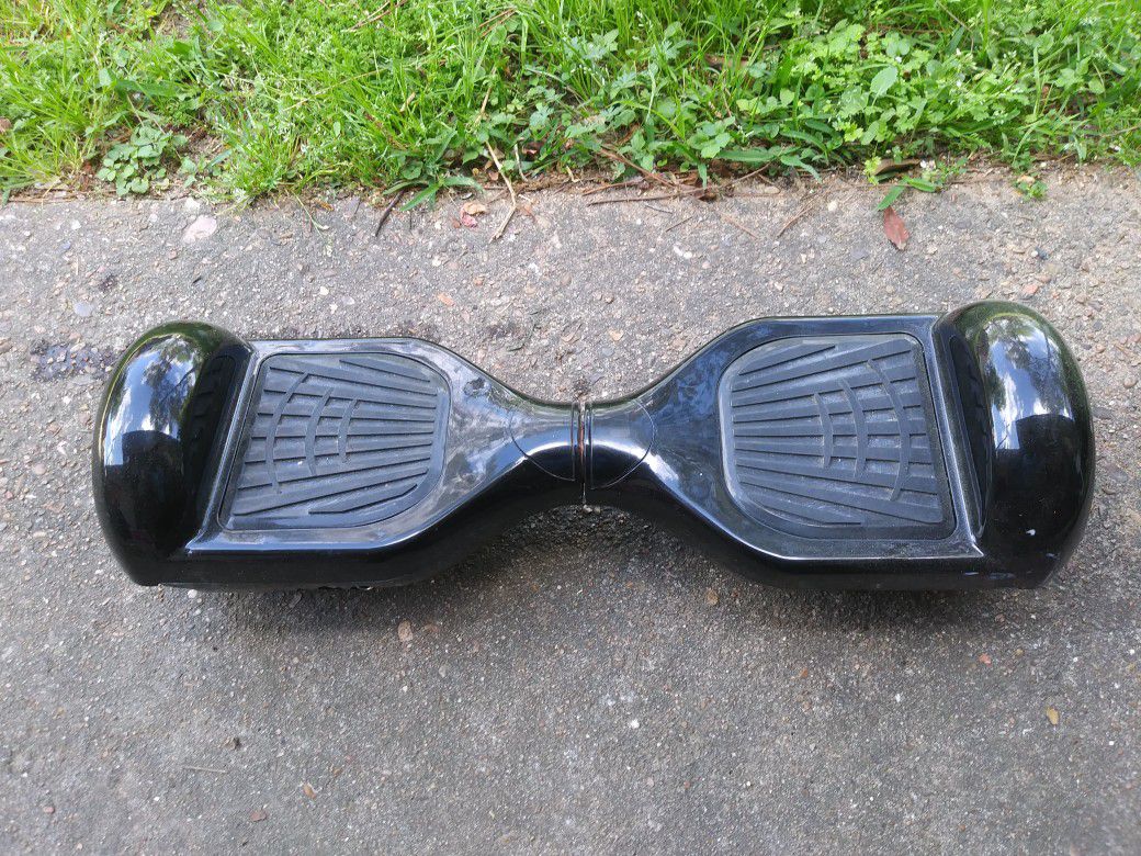Self balancing ROAM Hoverboard. Charger included. Black (NO POWER ADAPTER)