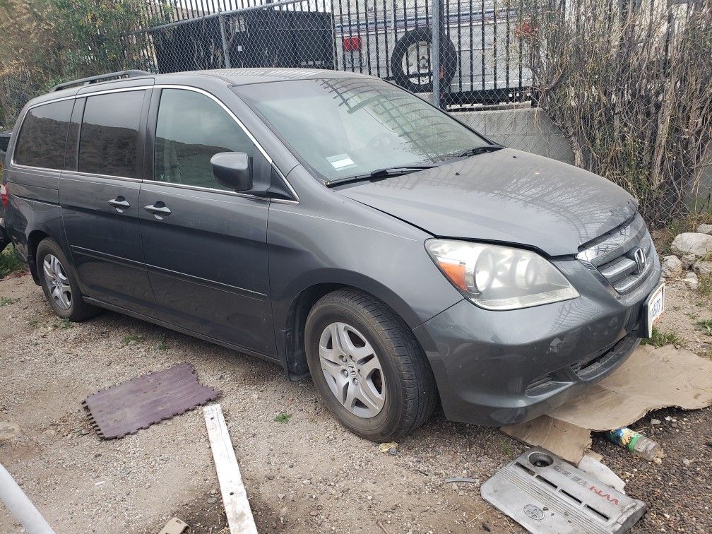 A Mitad De Precio Las Partes De Este Carro