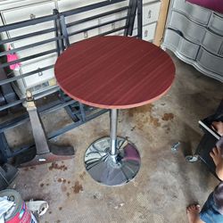 Height-Adjustable Round Pub