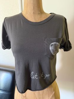 New Doe & Rae washed gray short sleeve graphic crop “Let it go” top small