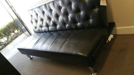 BLACK TUFTED FUTON