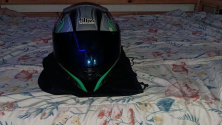 Motorcycle Helmet w/ Built-in Bluetooth & Mic – Ready to Ride!