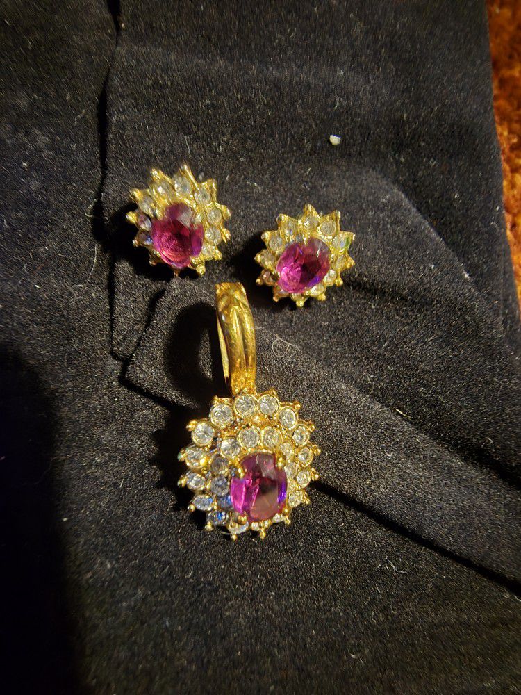 Pink Earring And Pendant
