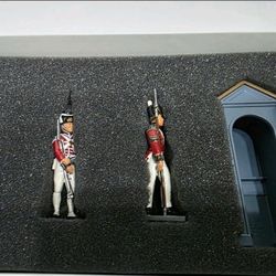 Britains 43057 Redcoats Collectors Club BRITISH GRENADIER GUARDS READY FOR DUTY