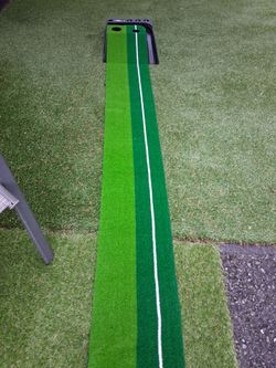 Golf Putting Mat with Auto Ball Return