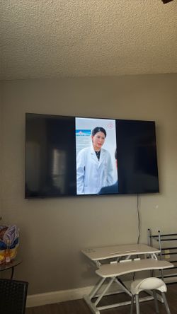 TV Hissense Roku 76inch