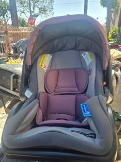 New born  car seat Snugride 35 lite elite