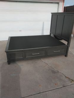 Solid queen size bed six drawers