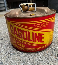 1975 Super Can Gasoline Gas Container 2-1/2 Gallons Vintage Machine Fuel Red $ 50 Cranston