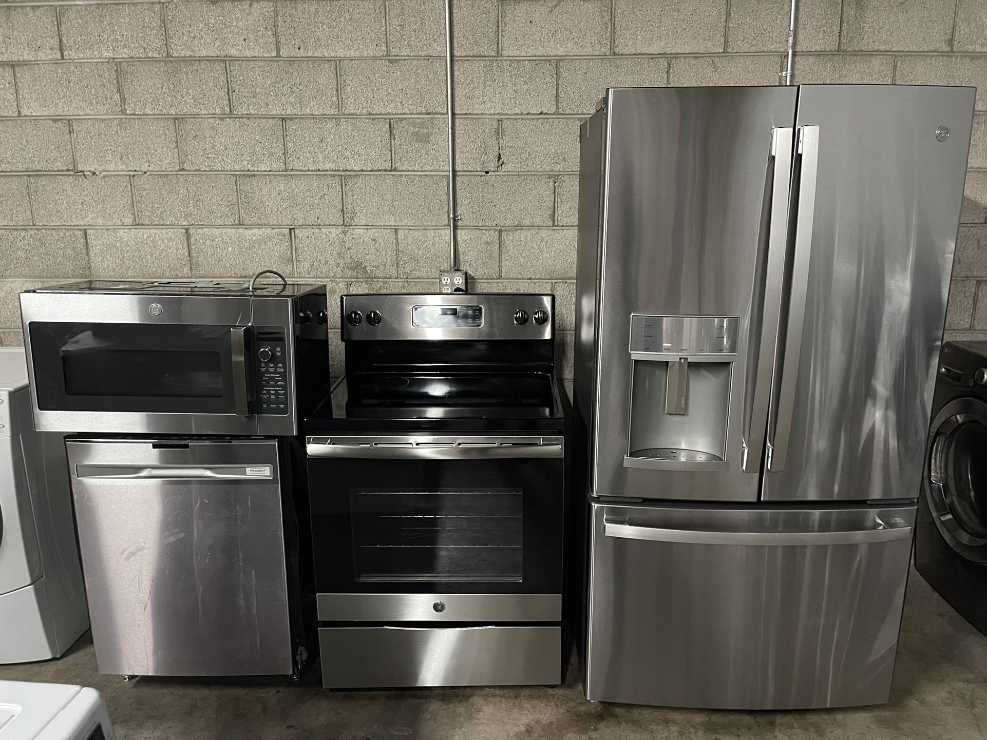 2021 BEAUTIFUL GE STAINLESS STEEL KITCHEN APPLIANCES SET EXCELLENT WORKING  CONDITIONS VERY CLEAN for Sale in Phoenix, AZ - OfferUp