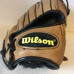 Wilson  A700 Outfield Leather Glove