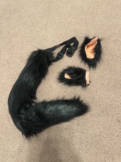 New ffax fur tail with adjustable buckle waist included is matching clip on ears New black fur furry cat tail festival rave emo costume cosplay ear