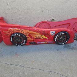 Kids bed lightning Mcqueen $40 OBO