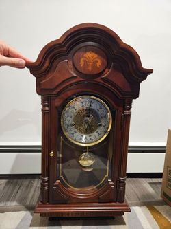 Howard Miller 613-302 Triple Chime Key-Wind Pendulum Wall Clock – Cherry Finish