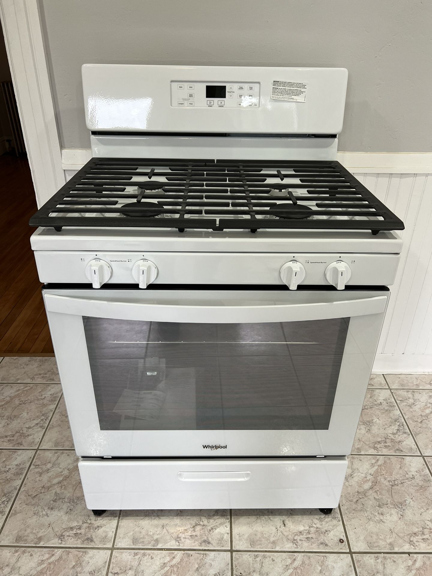 Brand New!! Whirlpool Gas Range / Stove