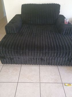 Midnight-Madness Onyx Oversized Chaise