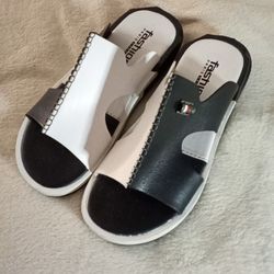 FASHION SIZE 8 WOMENS SANDAL SLIDES NEW!