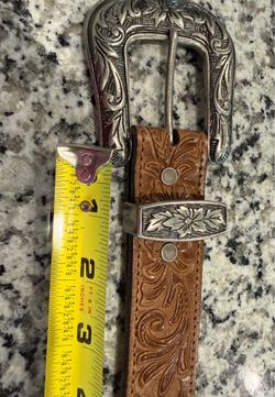 Women’s leather belt