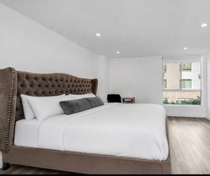 Z Gallery California king size bed