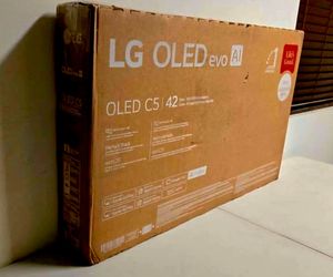 42 Inch Oled LG C5 Smart TV 4K UHD with 144 Hz refresh rate. New in  the box
