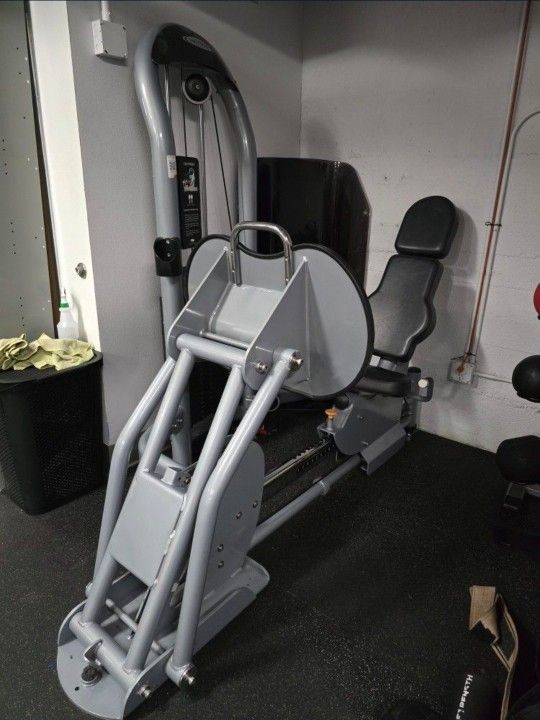 Matrix Seated Leg Press Workout Fitness Weight Exercise Gym Machine