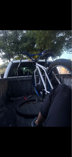 Wheelie bike with Maxxis hook worms 🐛