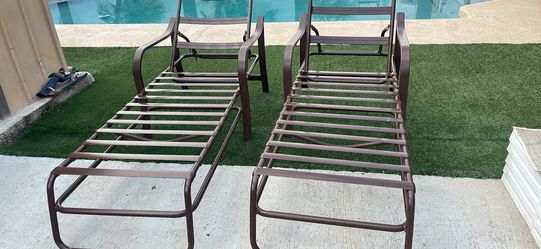 Laun chairs