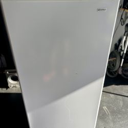 Kenmore Compact Freezer / Mini Freezer – Works Great