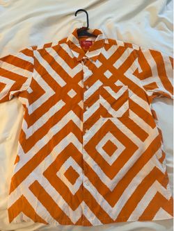 Supreme size medium.